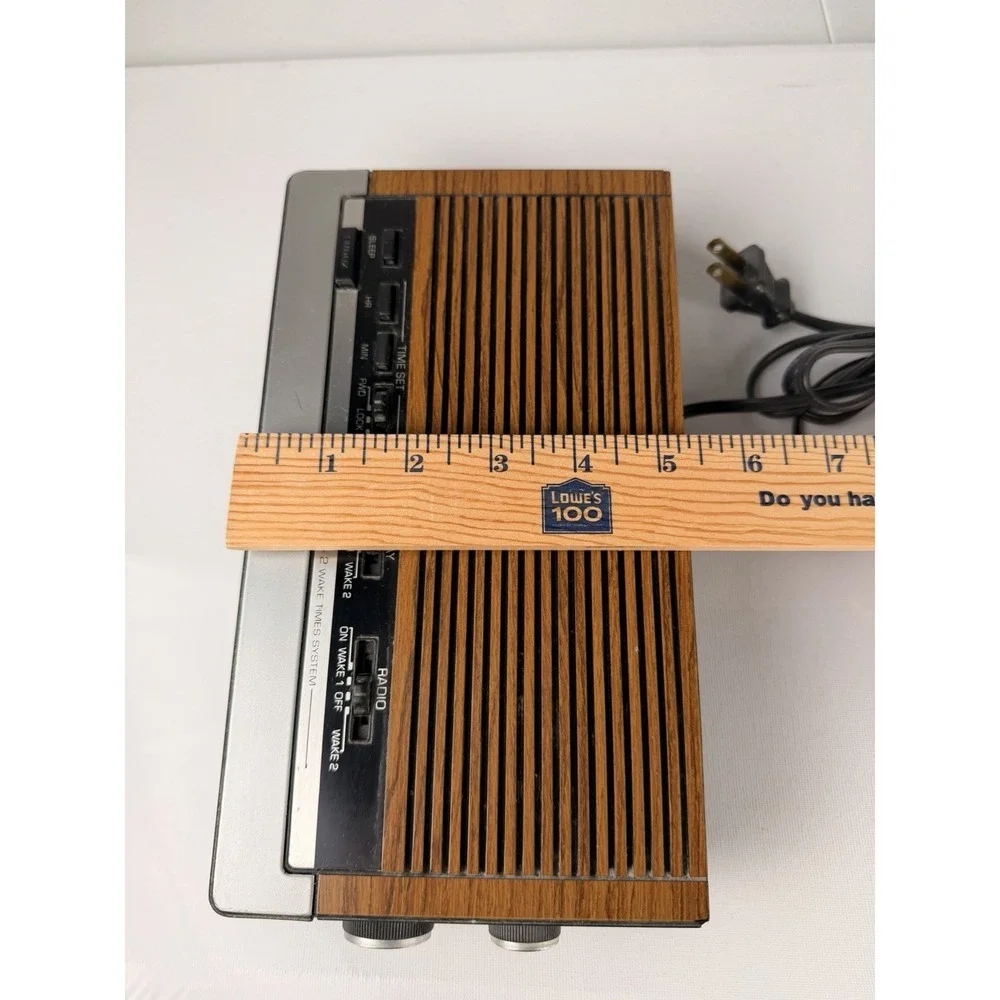 Vintage General Electric Faux Woodgrain Digital Alarm Clock Radio 74675A WORKING